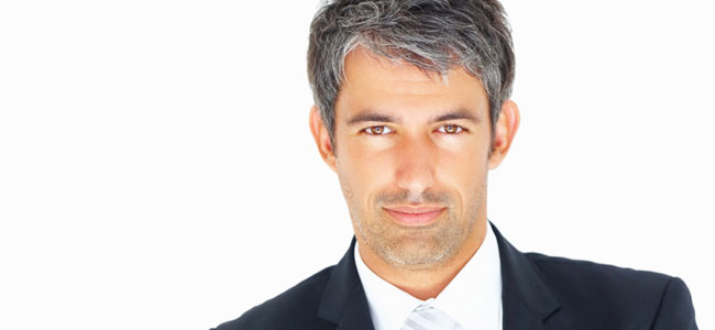 por qué salen las canas en el hombre