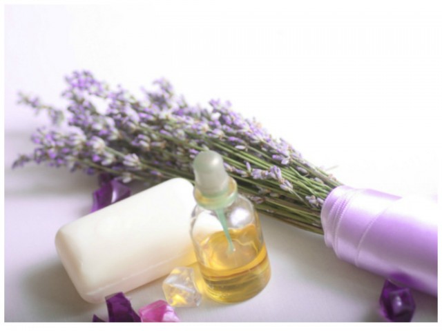 Receta de producto natural para el pelo, champú con aceite esencial de lavanda